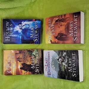 The Arthurian Saga , Book Bundle